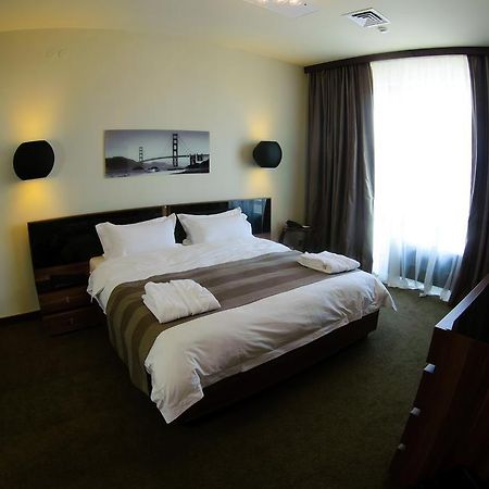 Voyage Hotel Karagandy Buitenkant foto
