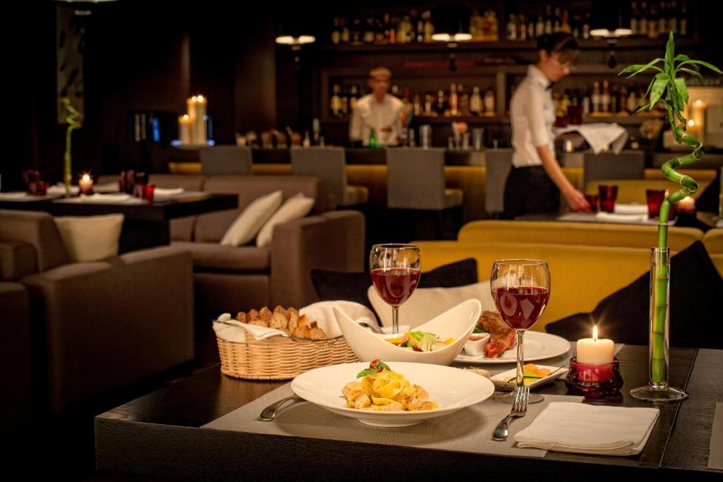 Voyage Hotel Karagandy Buitenkant foto