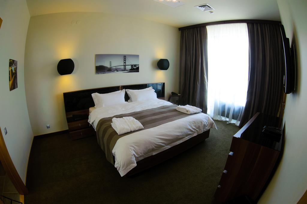 Voyage Hotel Karagandy Buitenkant foto