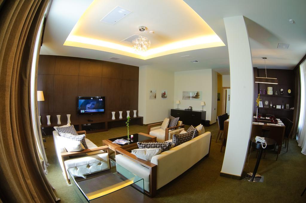 Voyage Hotel Karagandy Buitenkant foto