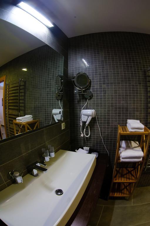 Voyage Hotel Karagandy Buitenkant foto