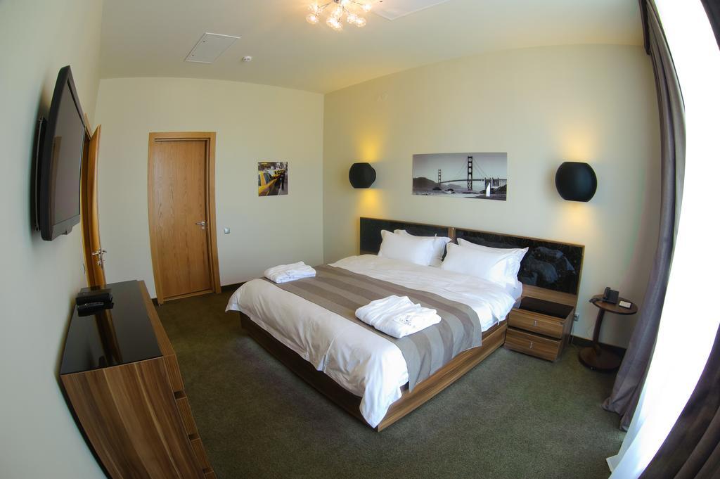 Voyage Hotel Karagandy Buitenkant foto