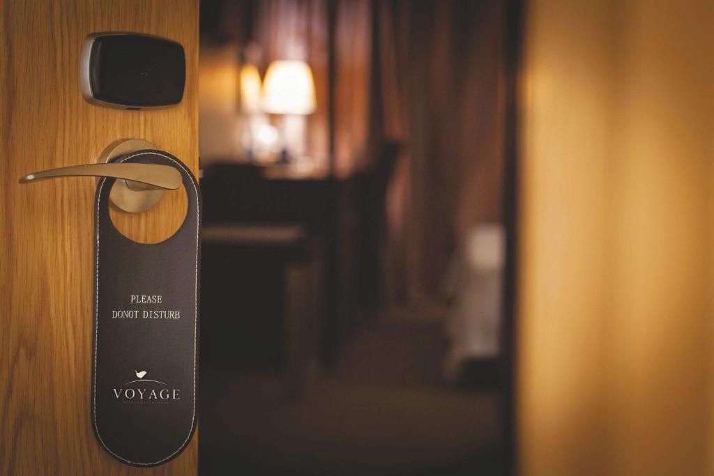 Voyage Hotel Karagandy Kamer foto