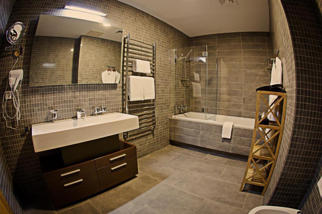 Voyage Hotel Karagandy Kamer foto